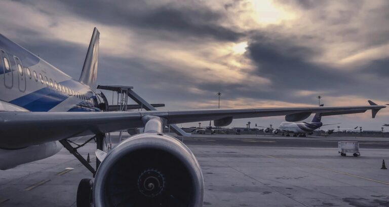 ‘We’re going to be Late, grandma’: Thanksgiving Flight delays set to Cost airlines dearly